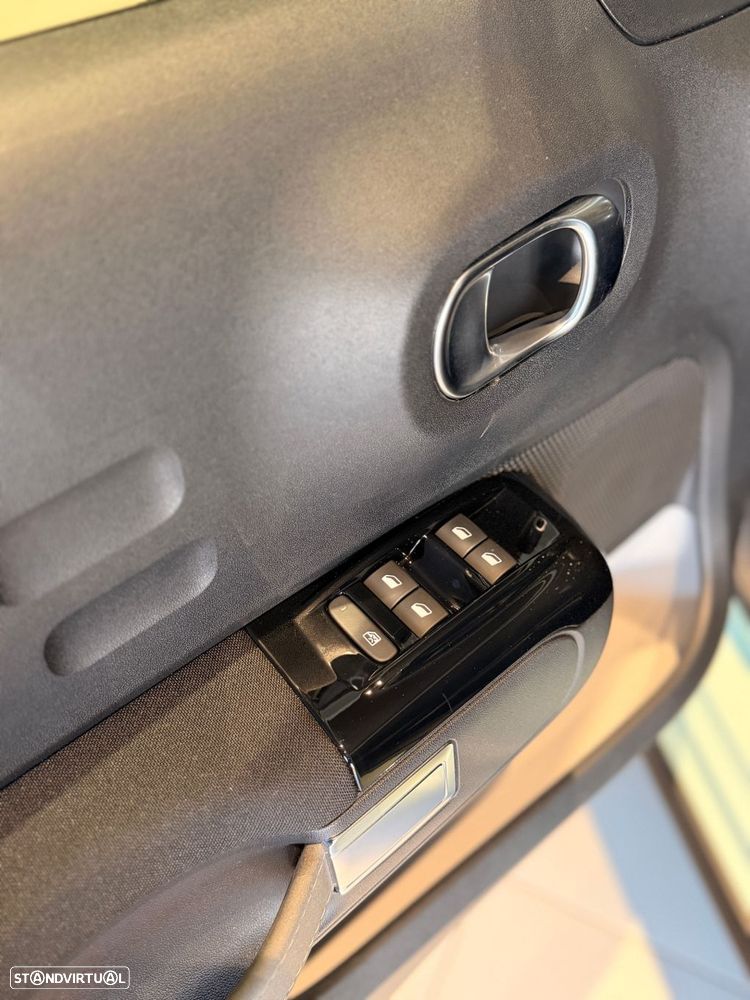 Citroën C3 1.2 PureTech Shine - 27