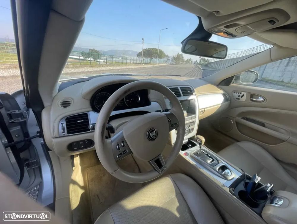 Jaguar XK XK8 Coupe - 7