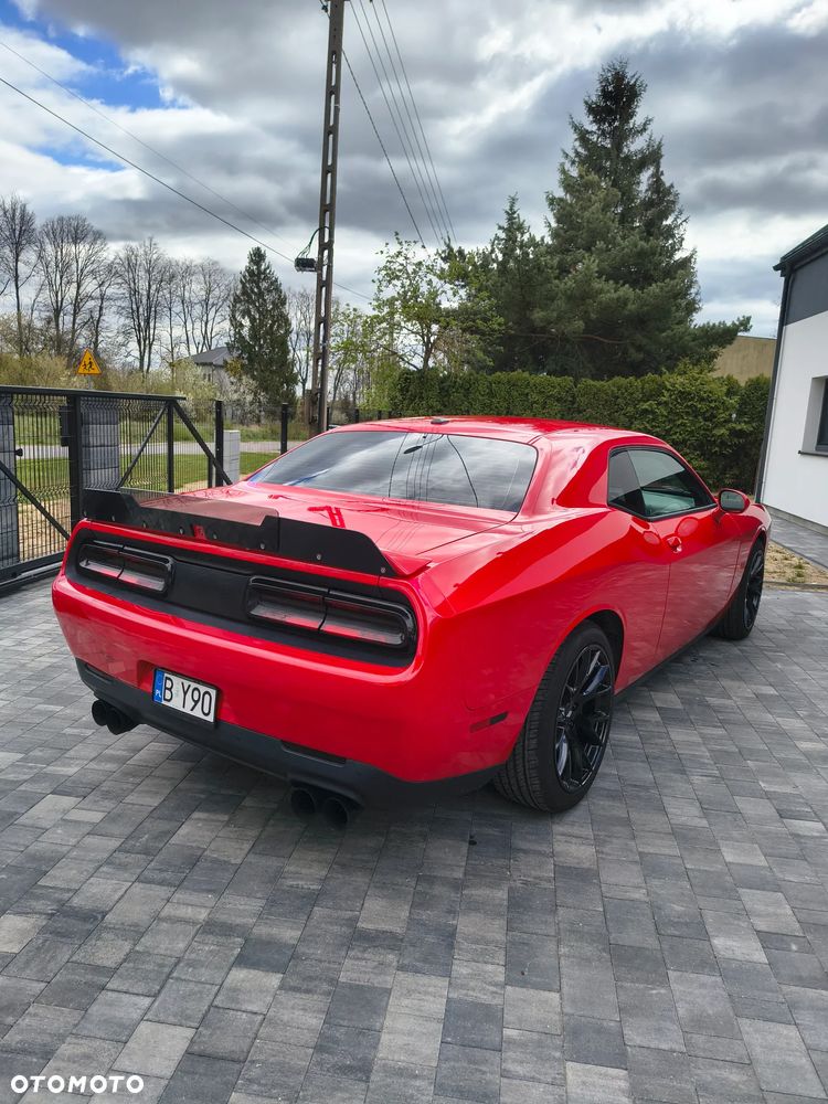 Dodge Challenger - 10