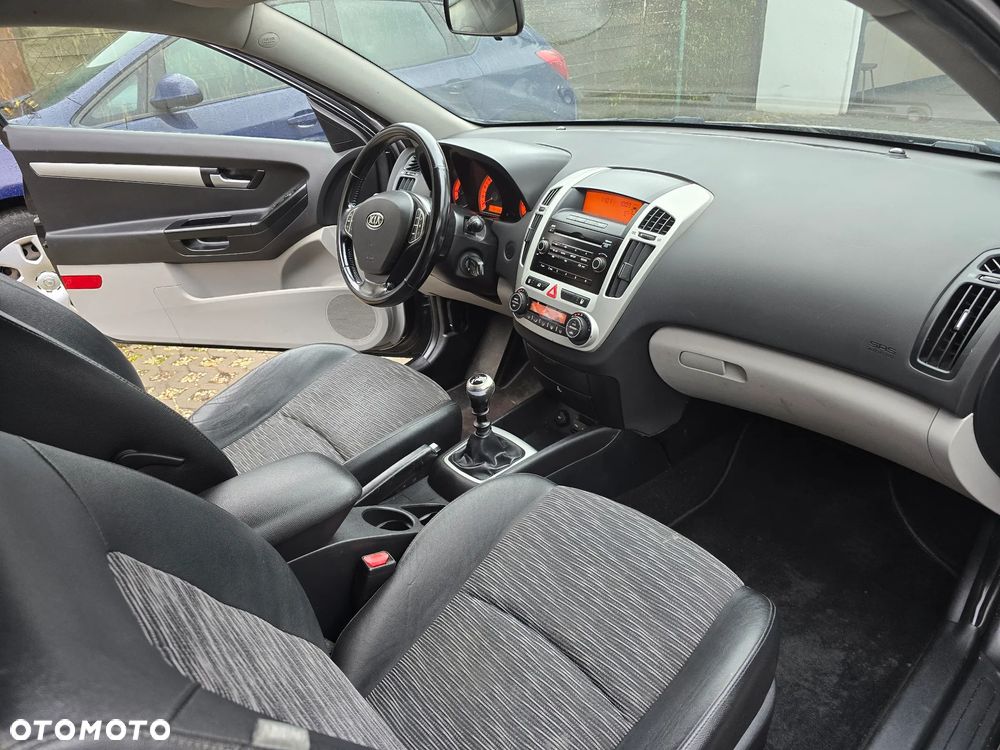 Kia Ceed Cee'd 1.6 Comfort + - 9