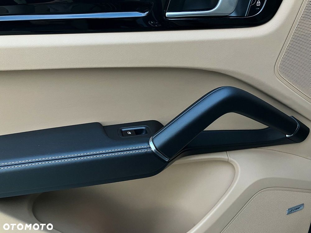 Porsche Cayenne - 23