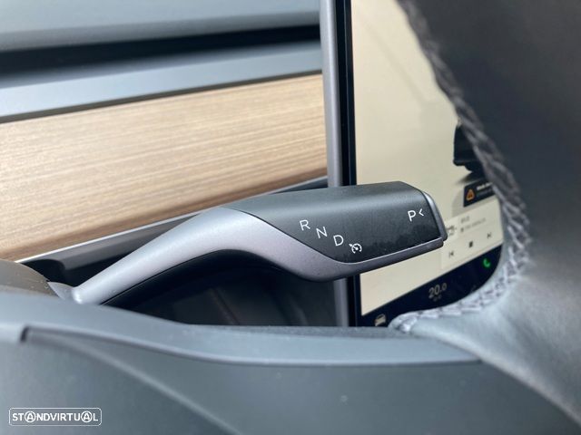 Tesla Model Y Long Range Dual Motor AWD - 16