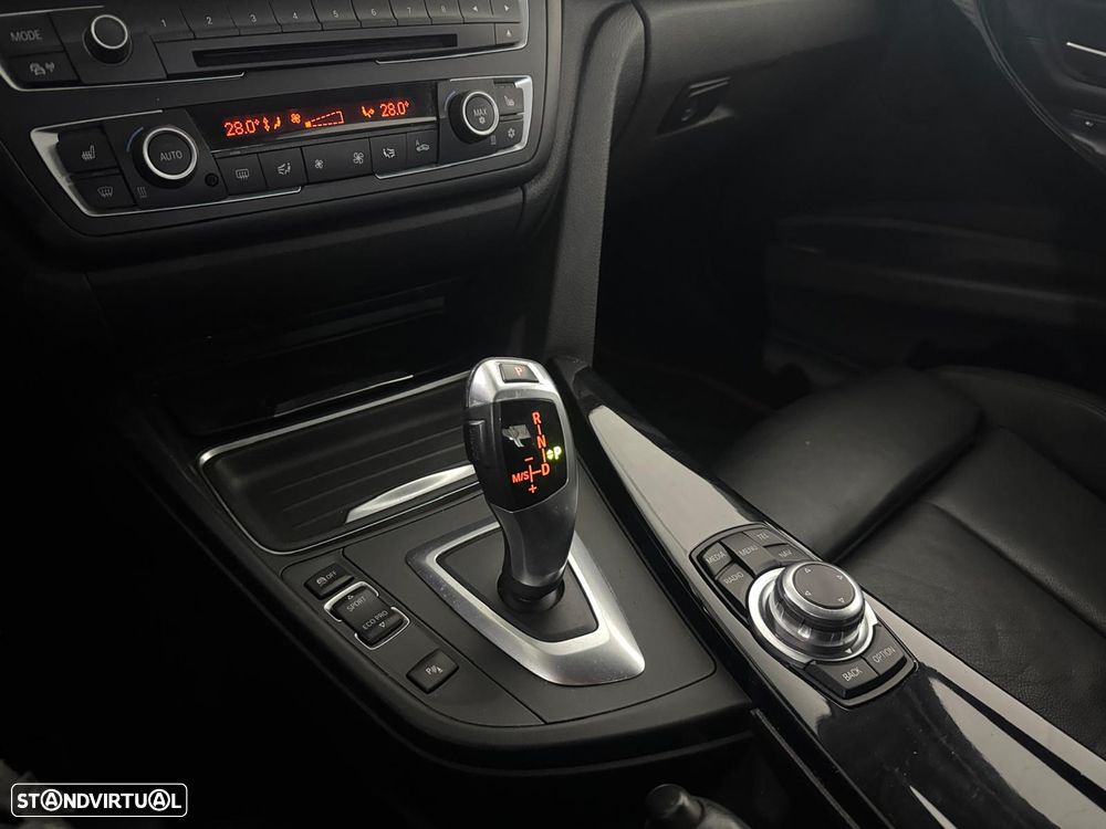 BMW 320 d Auto Pack M - 15