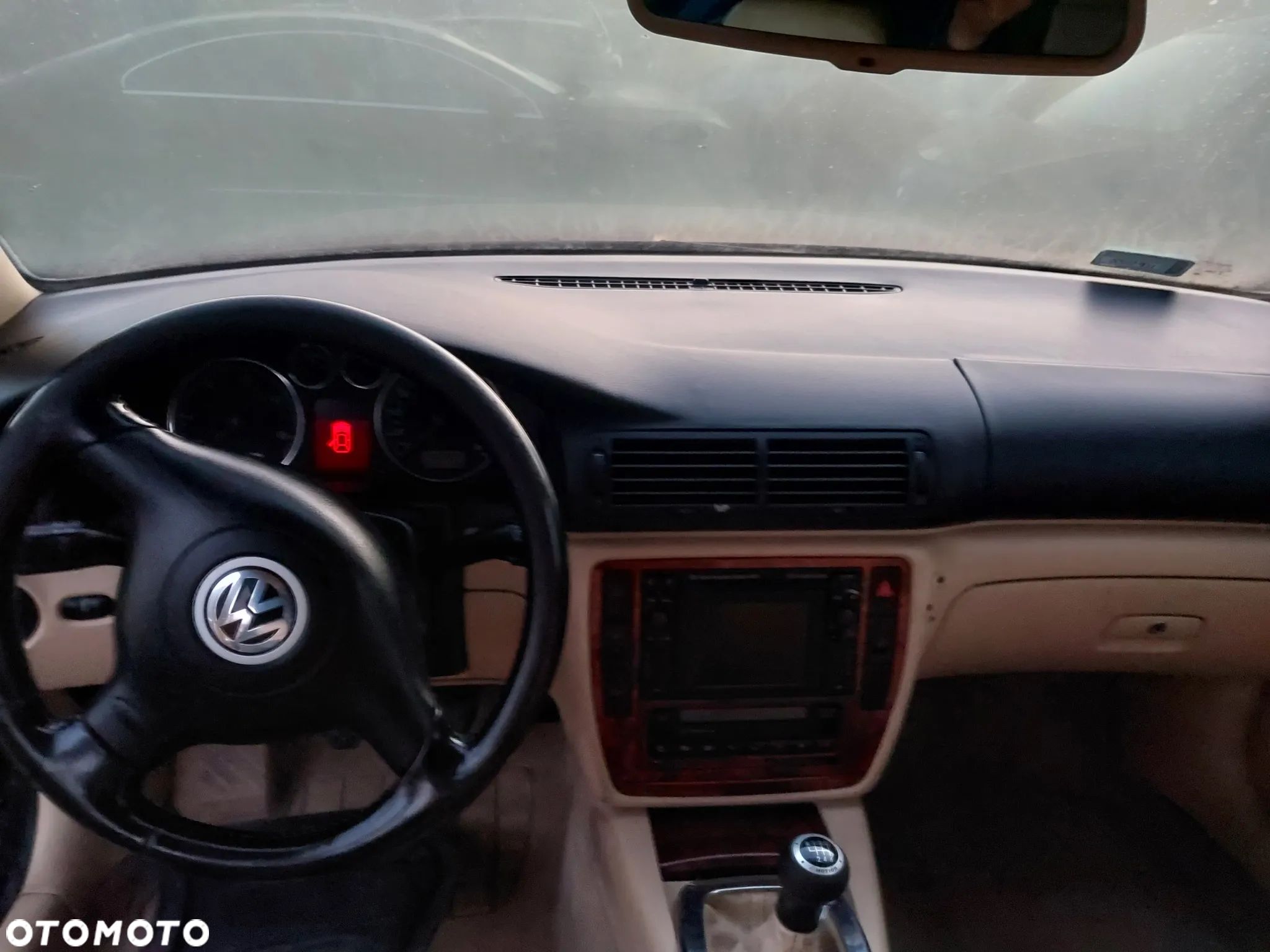 Deska rozdzielcza konsola 2din Volkswagen Passat B5 Lift FL Highline znaczki VW w nawiewach - 1