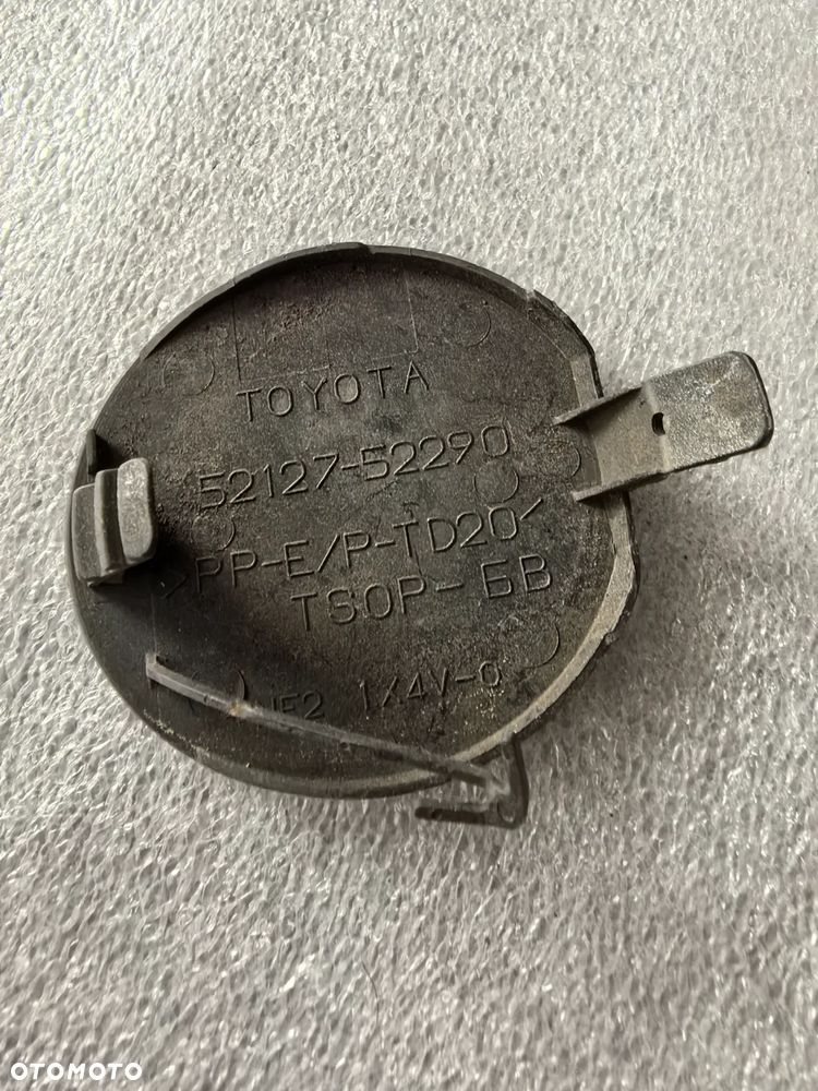 Toyota Yaris II Zaślepka haka przód zderzaka przedniego - 2