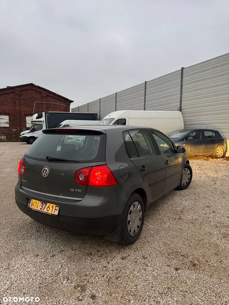 Volkswagen Golf 1.6 FSI Trendline - 6