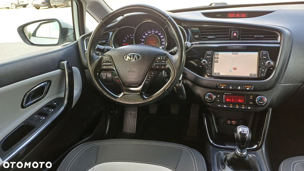 Kia Ceed 1.6 CRDi 136 ISG Platinum Edition - 22