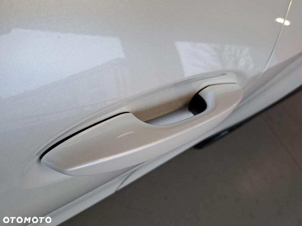 Lexus UX 300h Business - 30