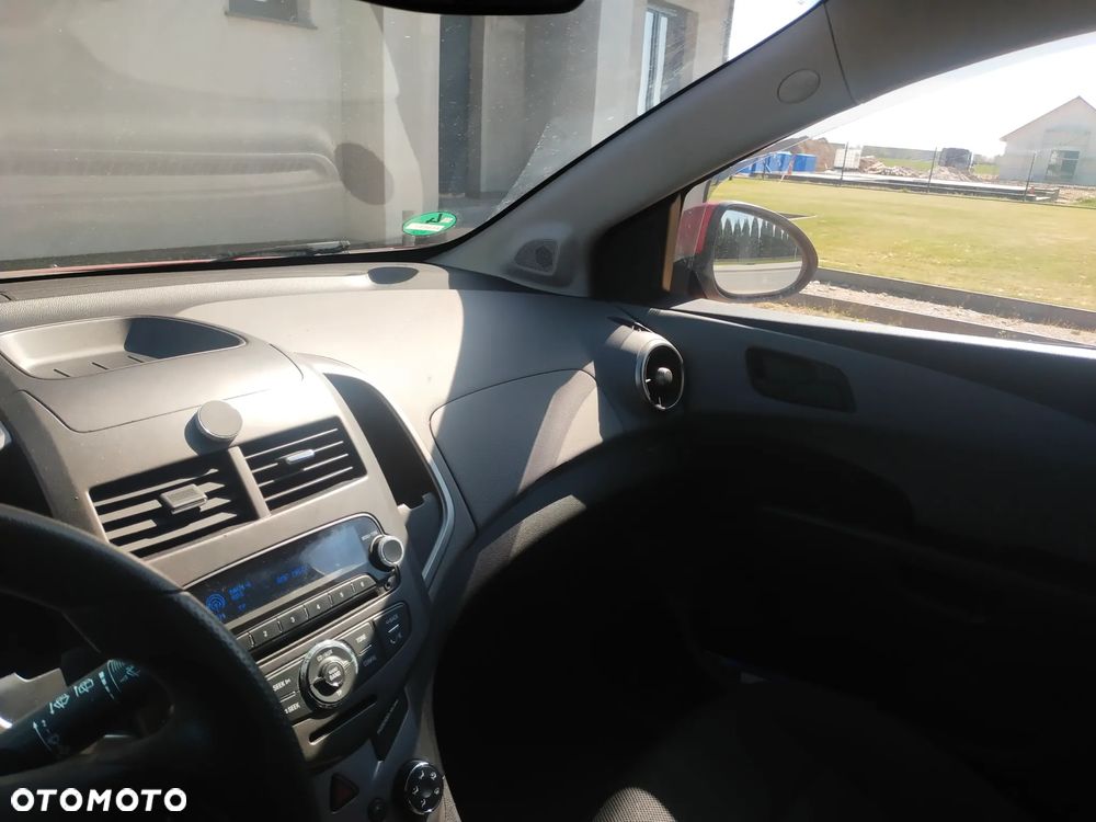 Chevrolet Aveo 1.4 16V LS Design+ - 12
