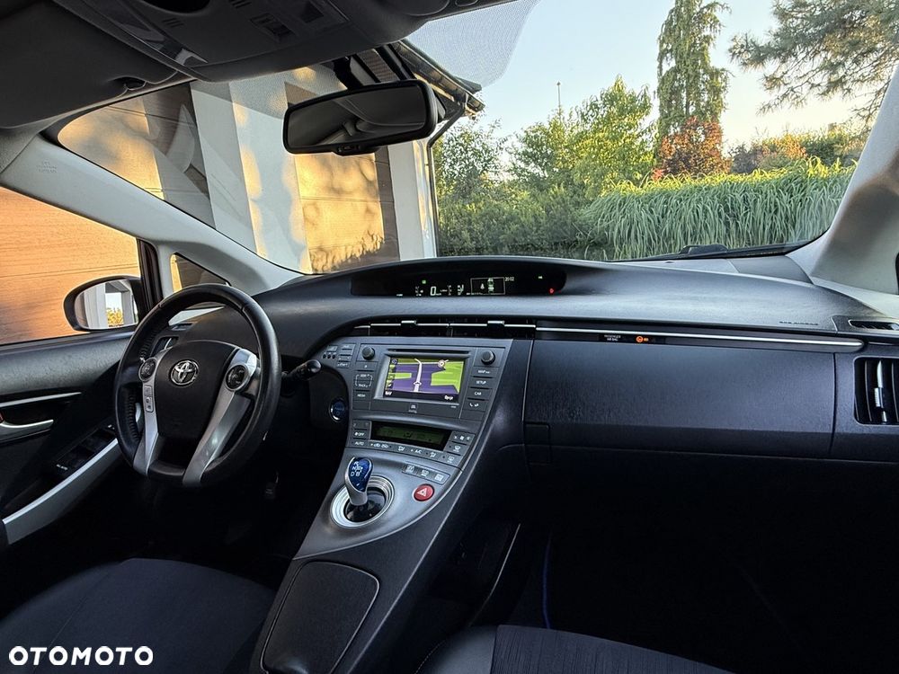 Toyota Prius (Hybrid) Executive - 27