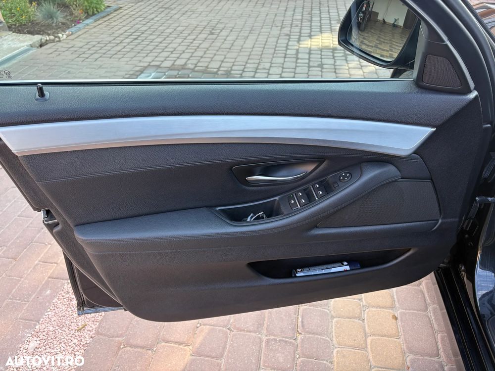 BMW Seria 5 520d xDrive - 14