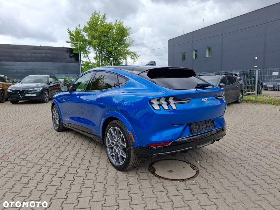 Ford Mustang Mach-E - 3
