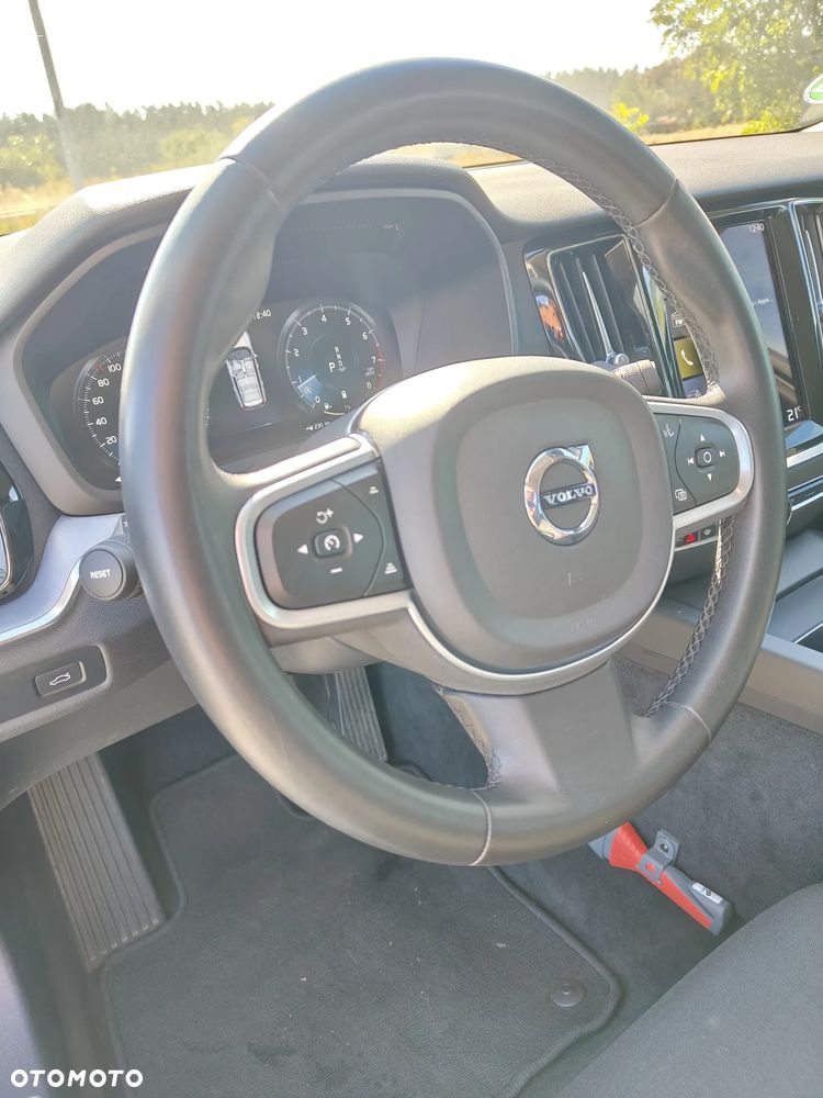 Volvo V60 B3 B DKG Momentum - 11