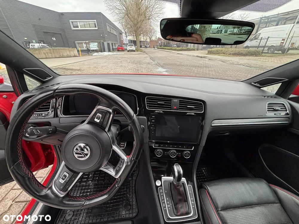 Volkswagen Golf - 11