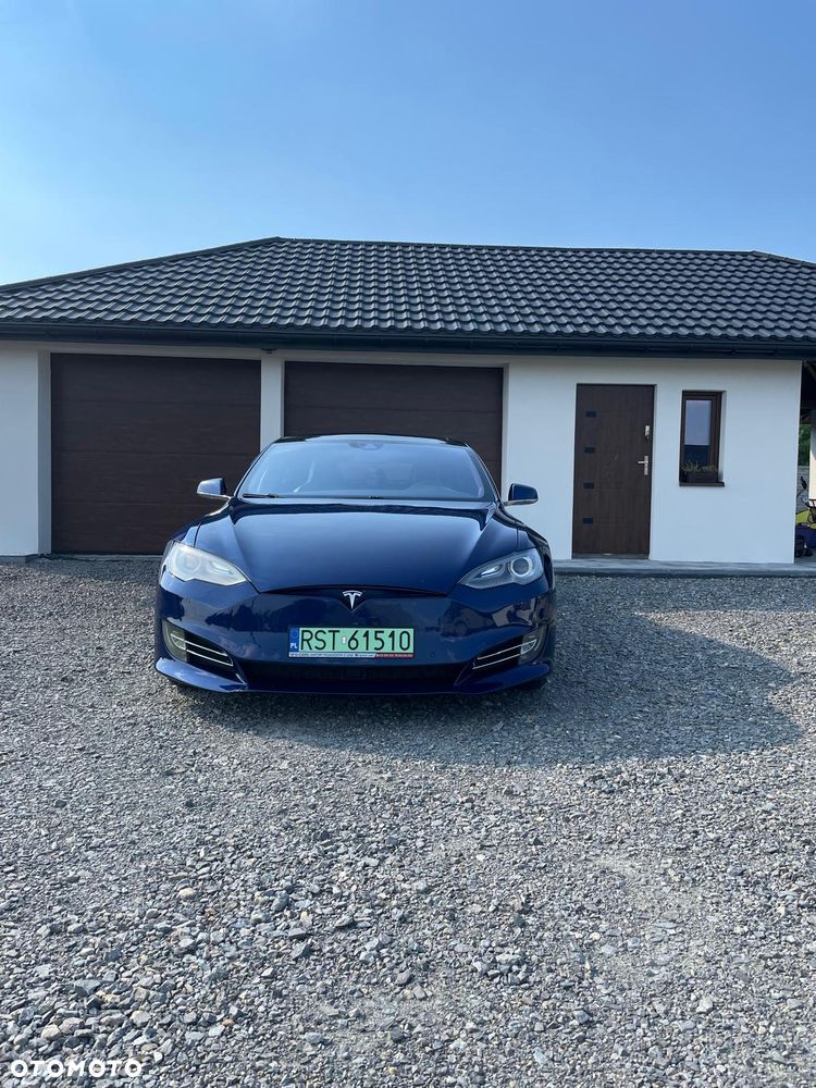 Tesla Model S - 6