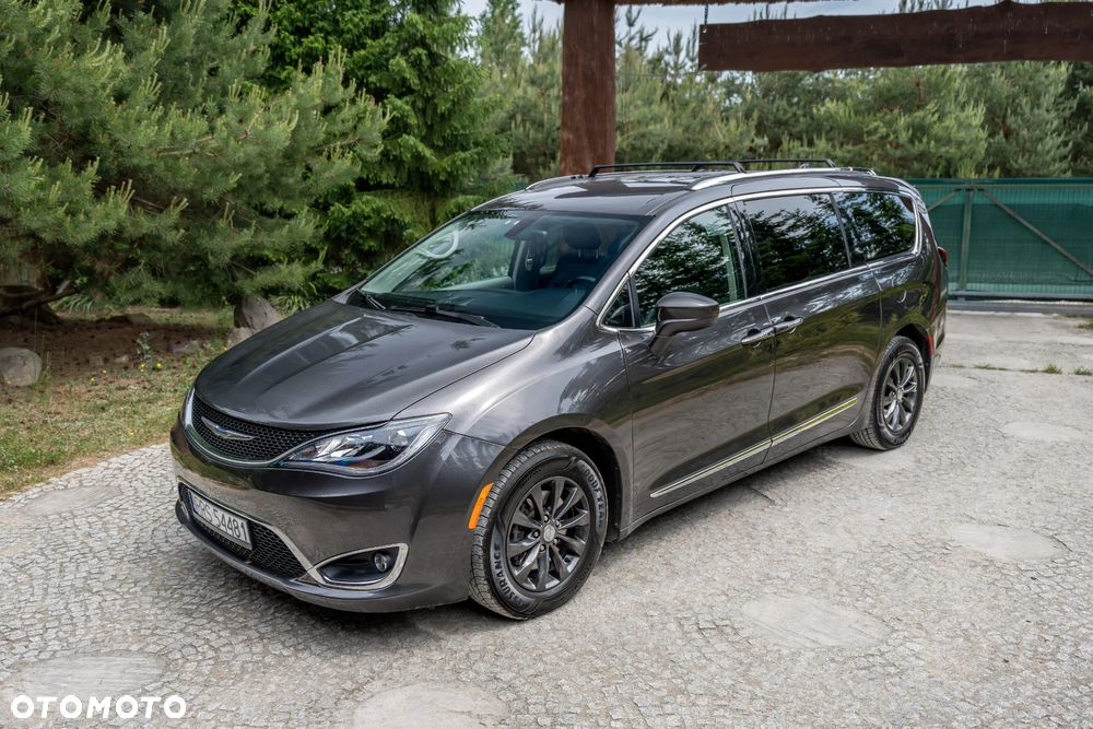 Chrysler Pacifica - 4