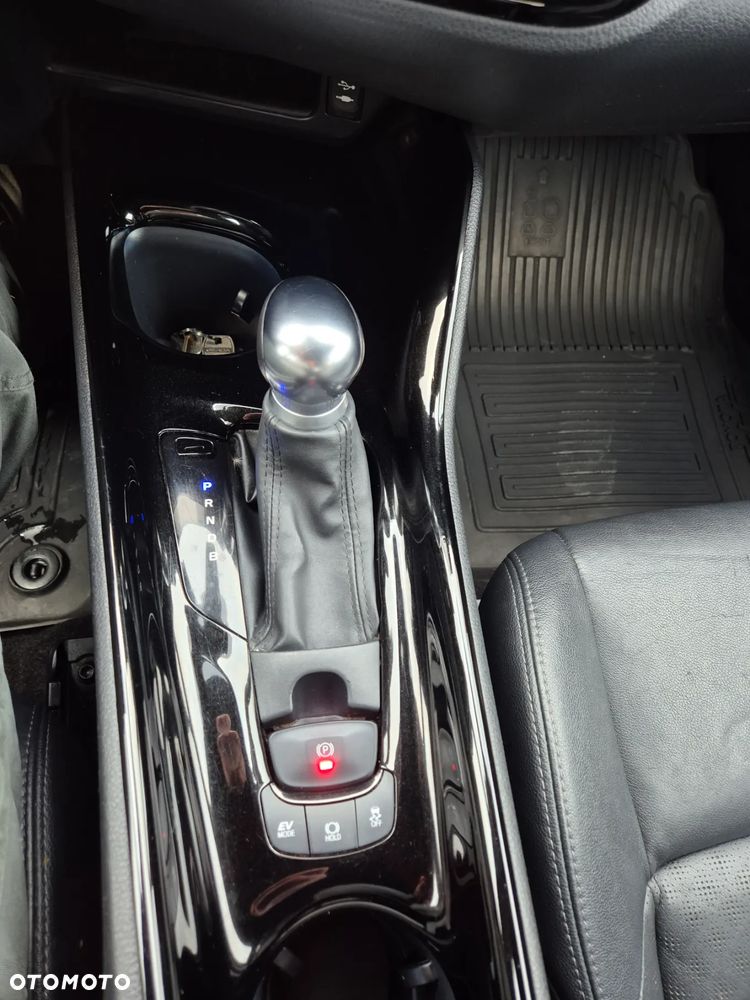 Toyota C-HR ver-1-8-hybrid-executive - 23