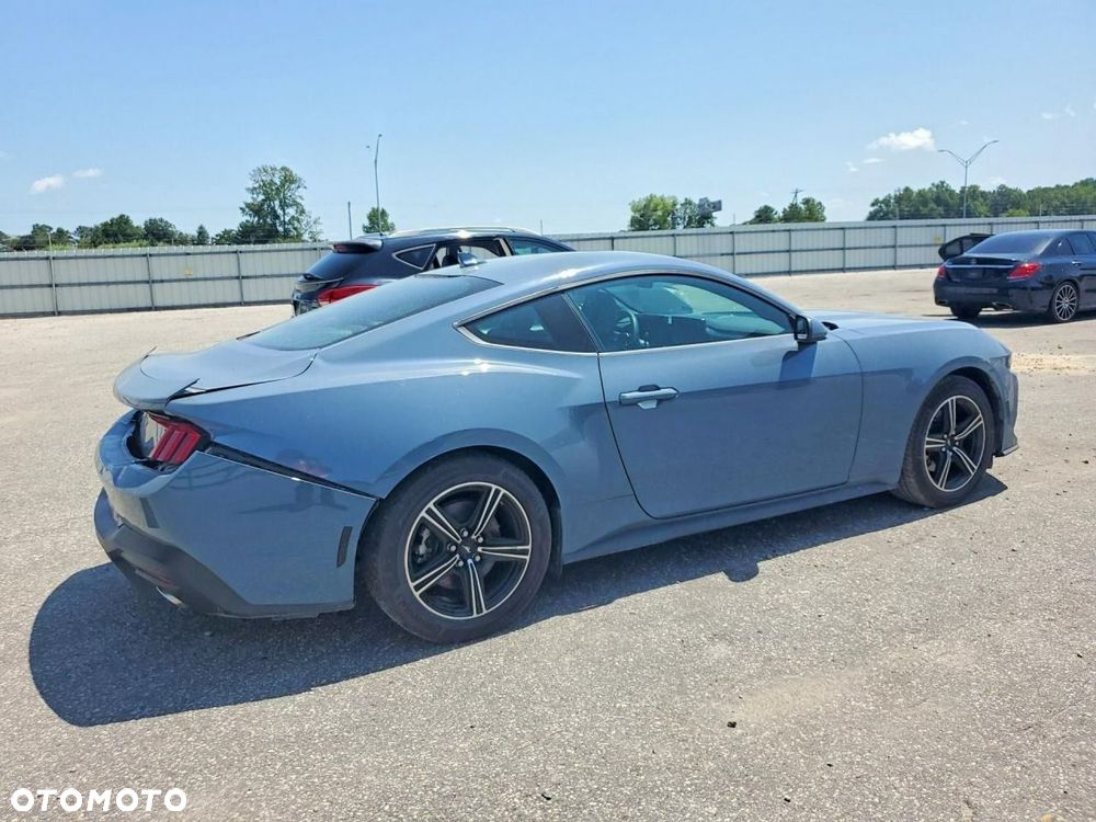 Ford Mustang - 4