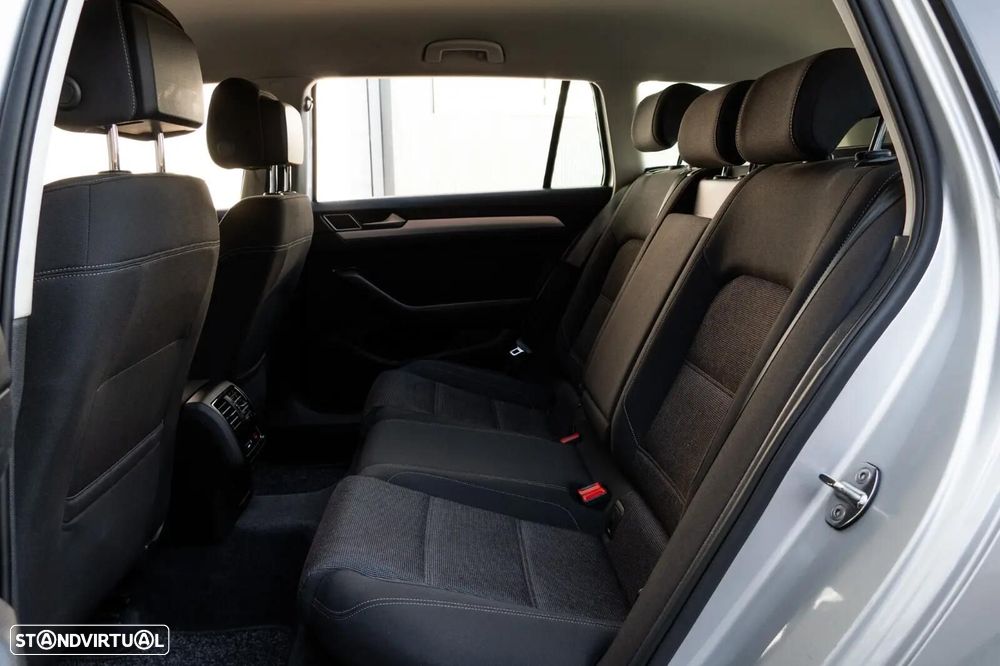 VW Passat Variant 1.6 TDI Confortline DSG - 28