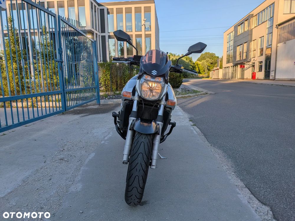 Suzuki GSR - 4