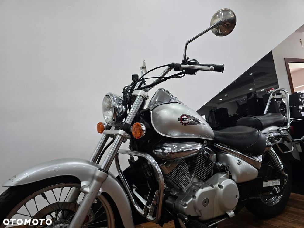 Suzuki Intruder - 4