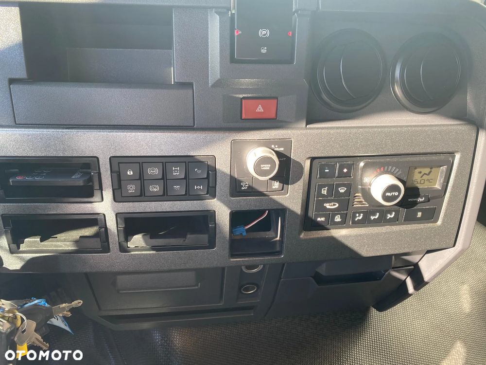Renault T480 SLEEPER CAB / STANDARD - 26