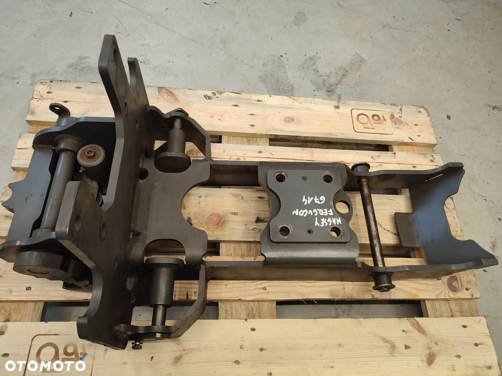 Zaczep hydrauliczny dolny Hitch Massey Ferguson 6714 (17147425) - 3