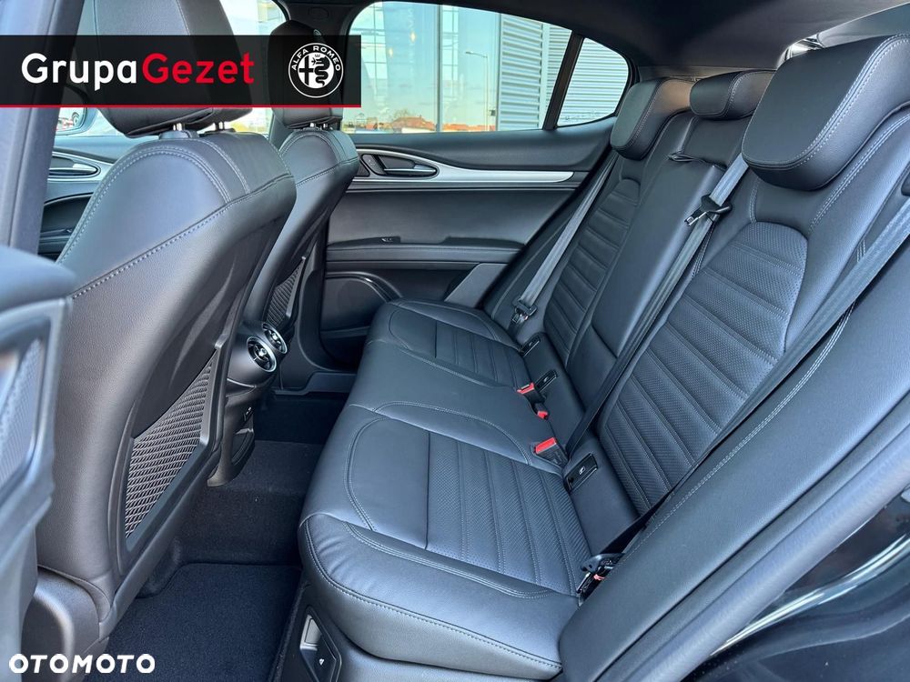 Alfa Romeo Stelvio - 12