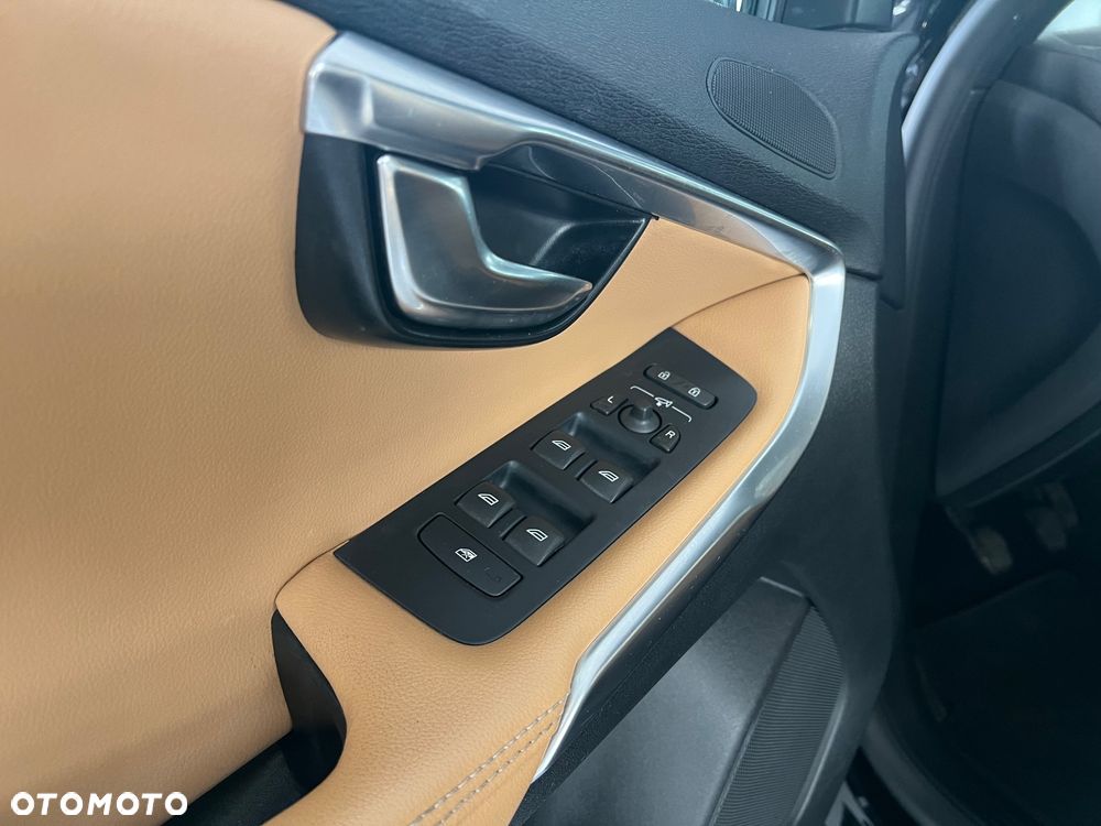 Volvo V40 Cross Country D3 Drive-E Summum - 19