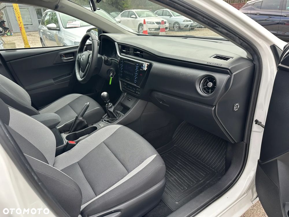 Toyota Auris - 18