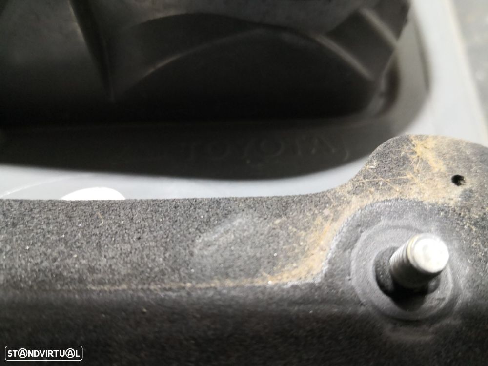 Farolim Mala Toyota Avensis Três Volumes (_T27_) - 2