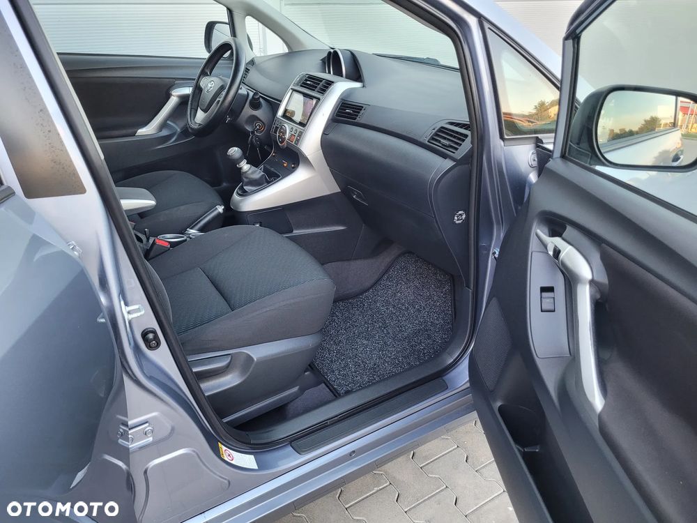 Toyota Verso 1.8 Executive - 11