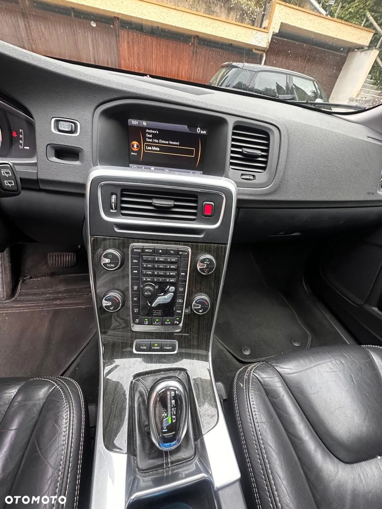 Volvo V60 D5 AWD R-Design Summum - 37