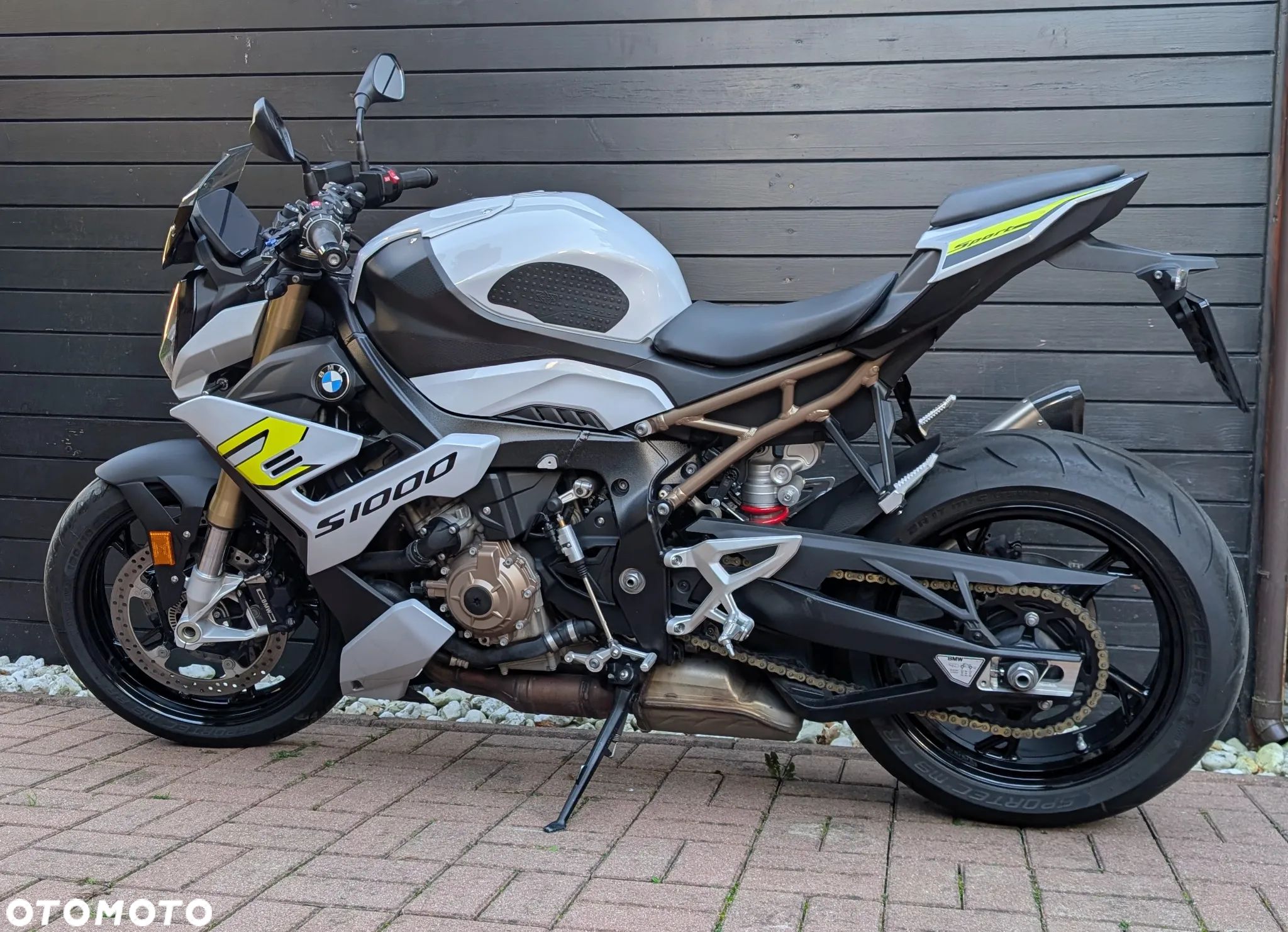 BMW S - 1