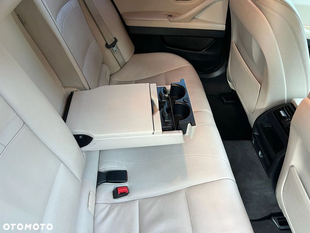 BMW Seria 5 520d xDrive Luxury Line - 29