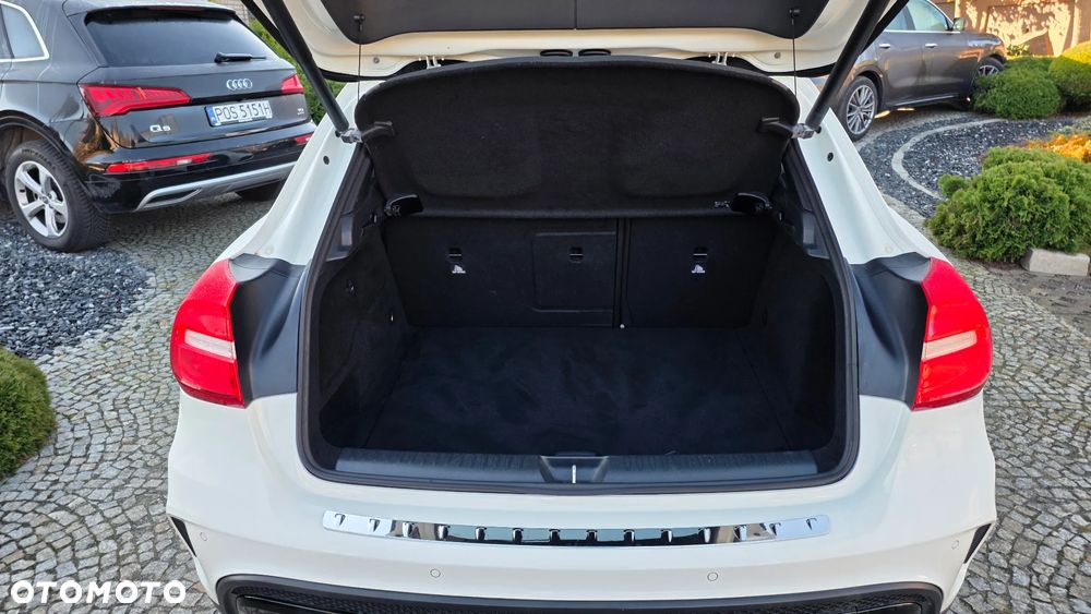 Mercedes-Benz GLA 200 d 4-Matic AMG Line - 11