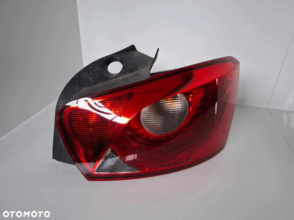 LAMPA TYLNA TYŁ PRAWA SEAT IBIZA IV 6J 6J4945258D HB - 1