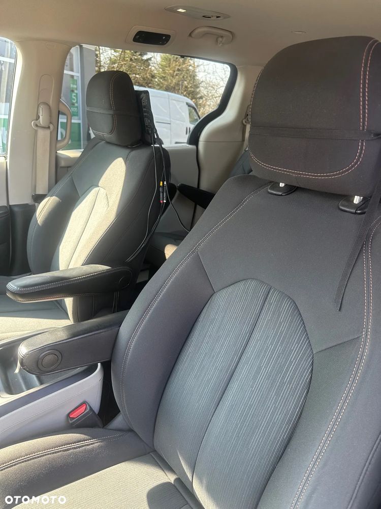 Chrysler Pacifica - 13