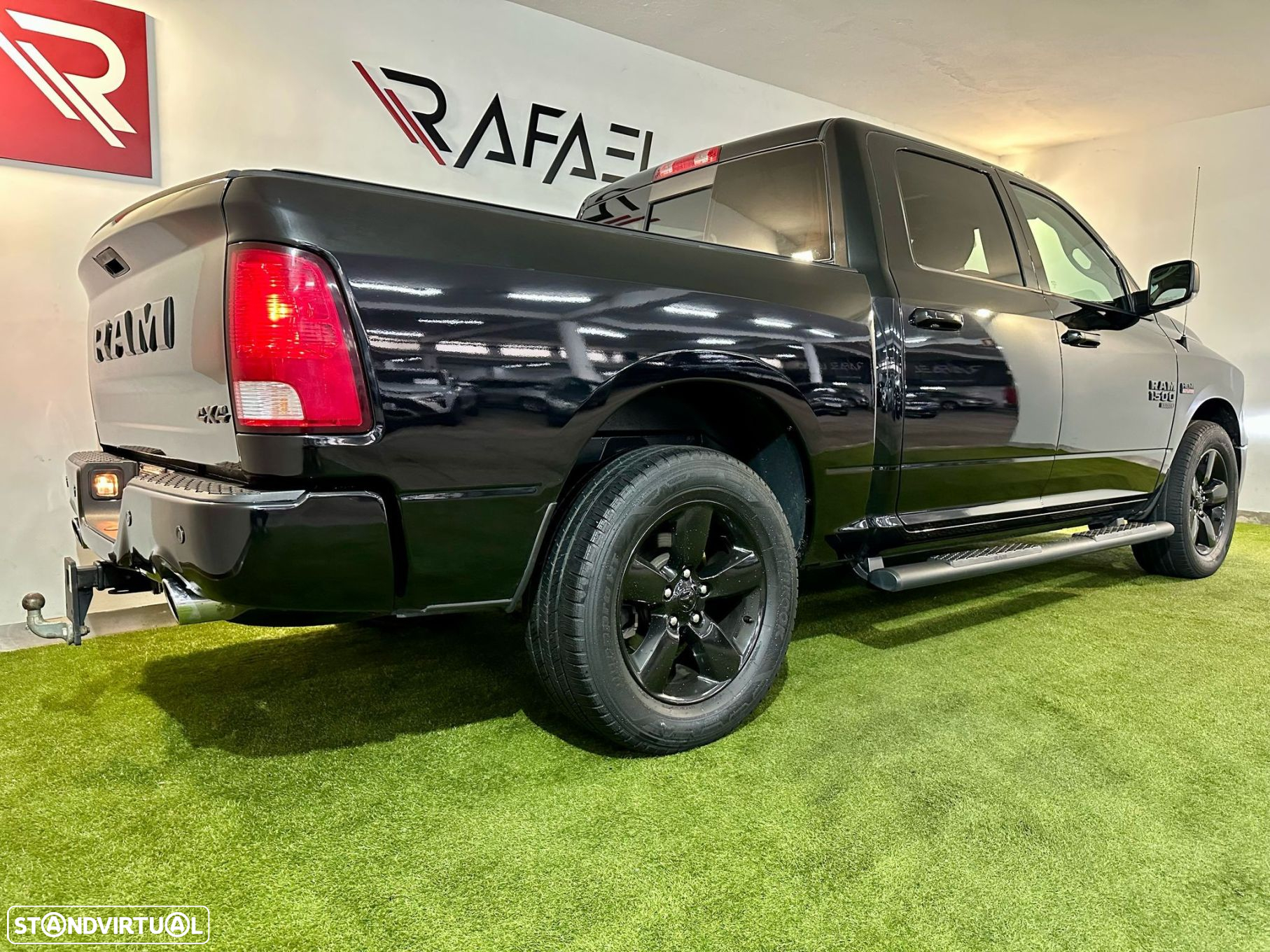 Dodge RAM 1500 5.7 V8 - 8