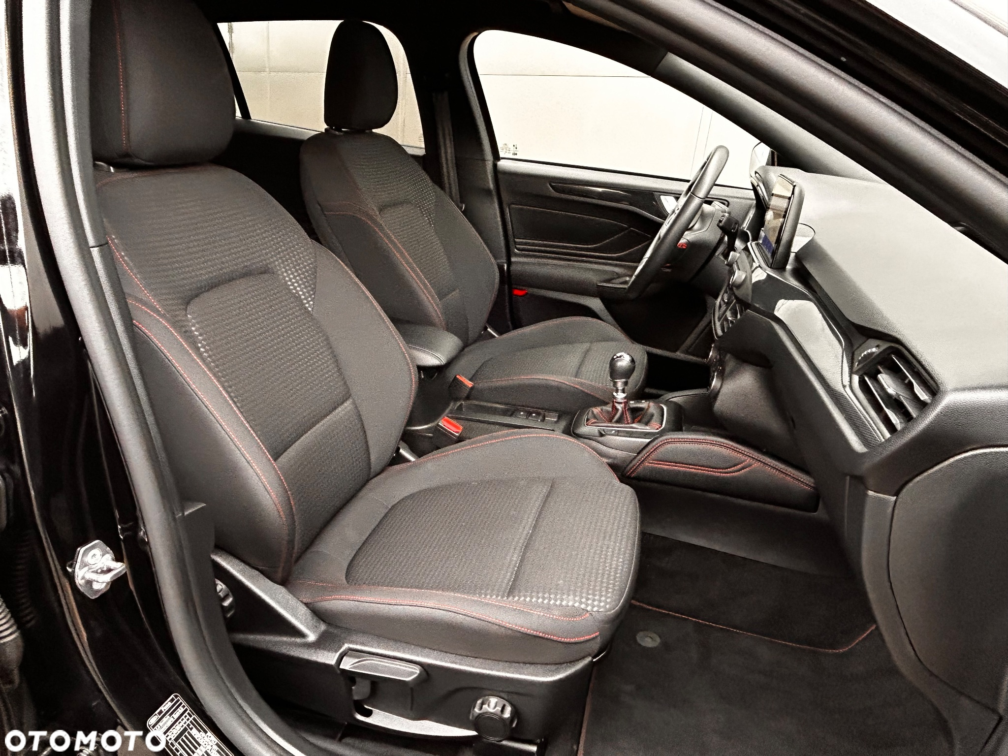 Ford Focus 1.5 EcoBlue Start-Stopp-System ST-LINE - 28