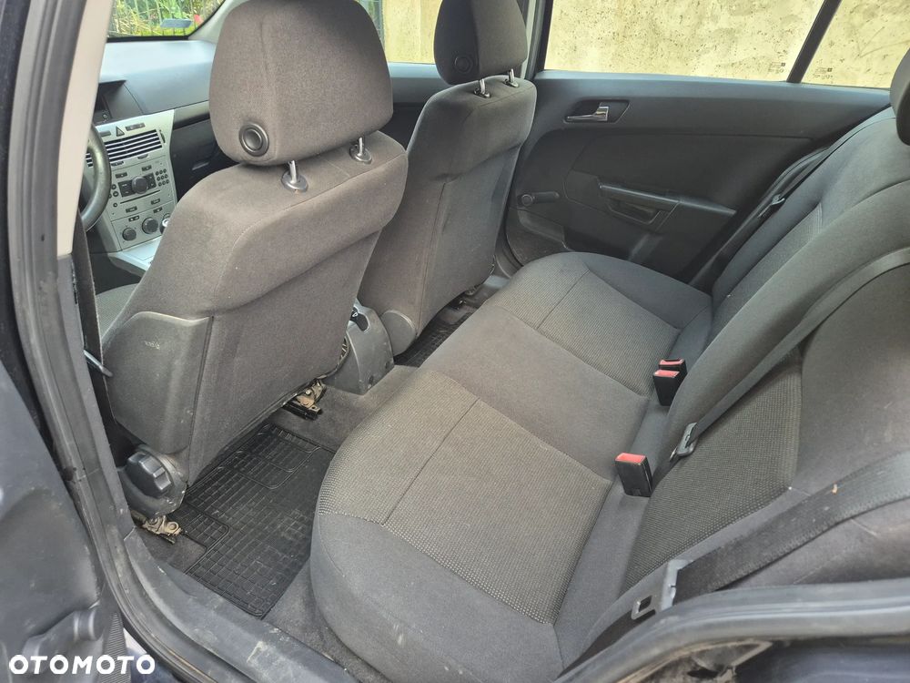 Opel Astra IV 1.6 Essentia - 8