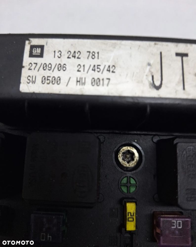 MODUŁ SKRZYNKA BEZPIECZNIKÓW 13242781JT OPEL ASTRA H - 2