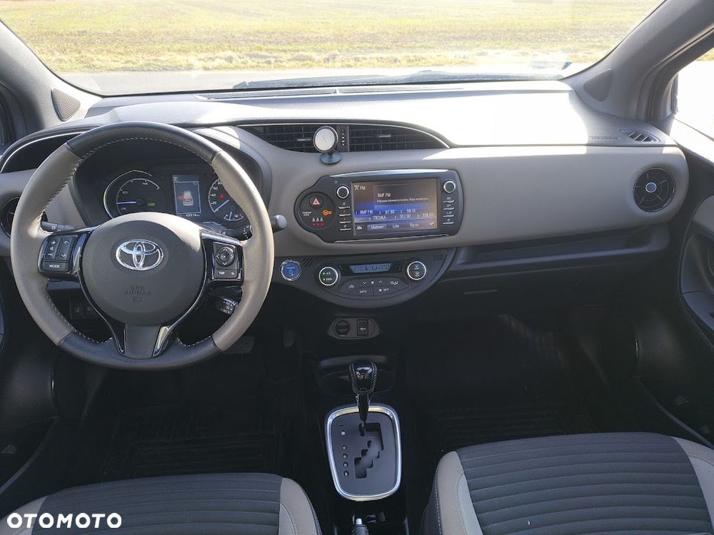 Toyota Yaris Hybrid 100 Selection - 10