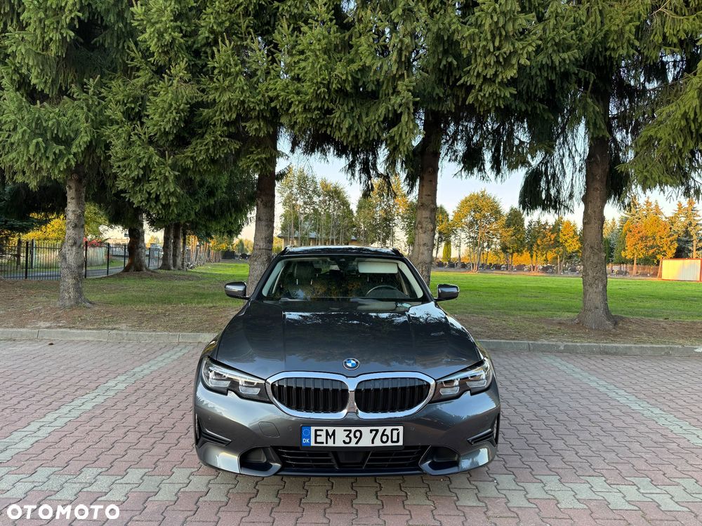 BMW Seria 3 320d Sport Line - 2