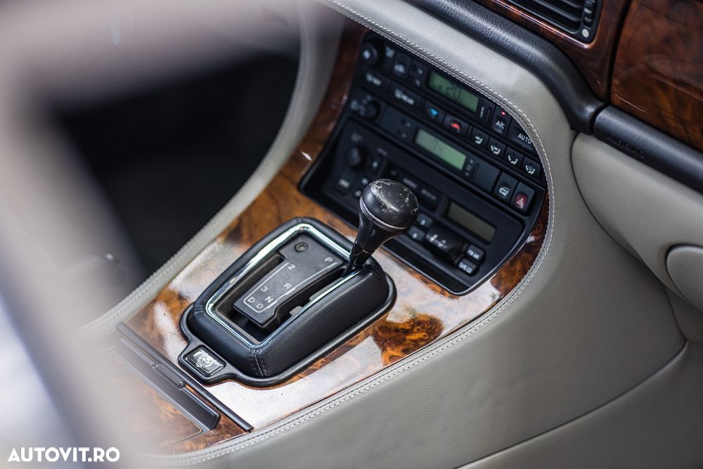 Jaguar XJ - 24