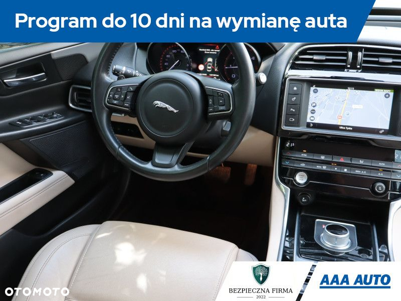 Jaguar XE - 8