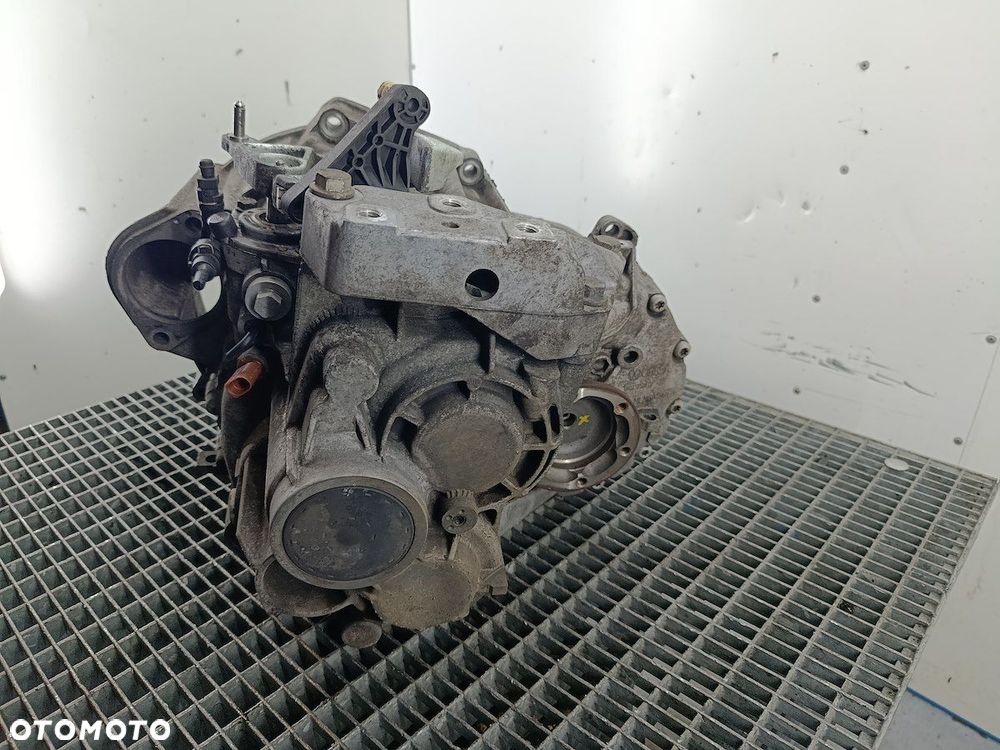 SKRZYNIA BIEGÓW MANUALNA 6 VW GOLF V KDN 2.0 TDI 140KM - 2