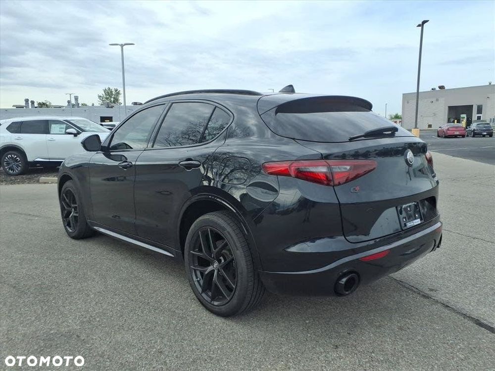 Alfa Romeo Stelvio - 8