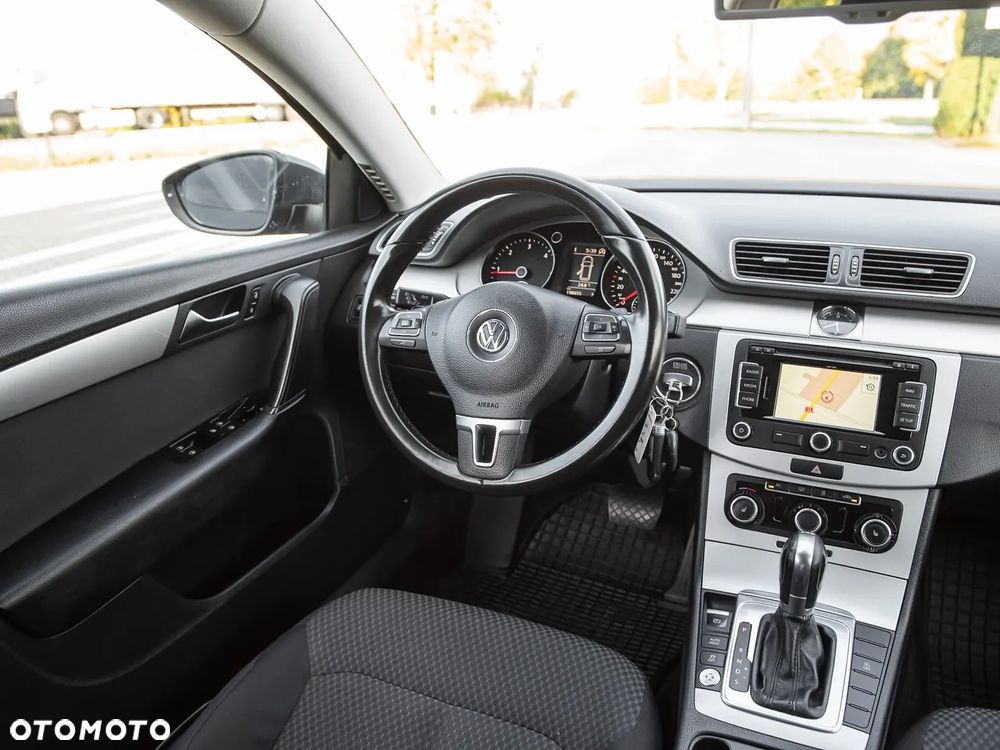 Volkswagen Passat - 25
