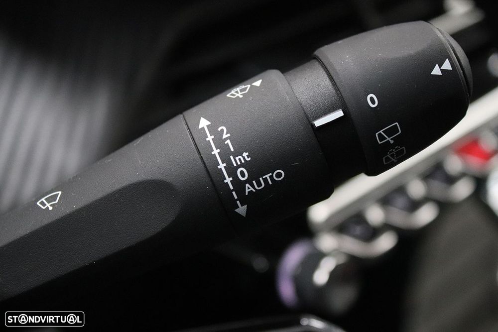 Peugeot 2008 1.2 PureTech Allure - 19